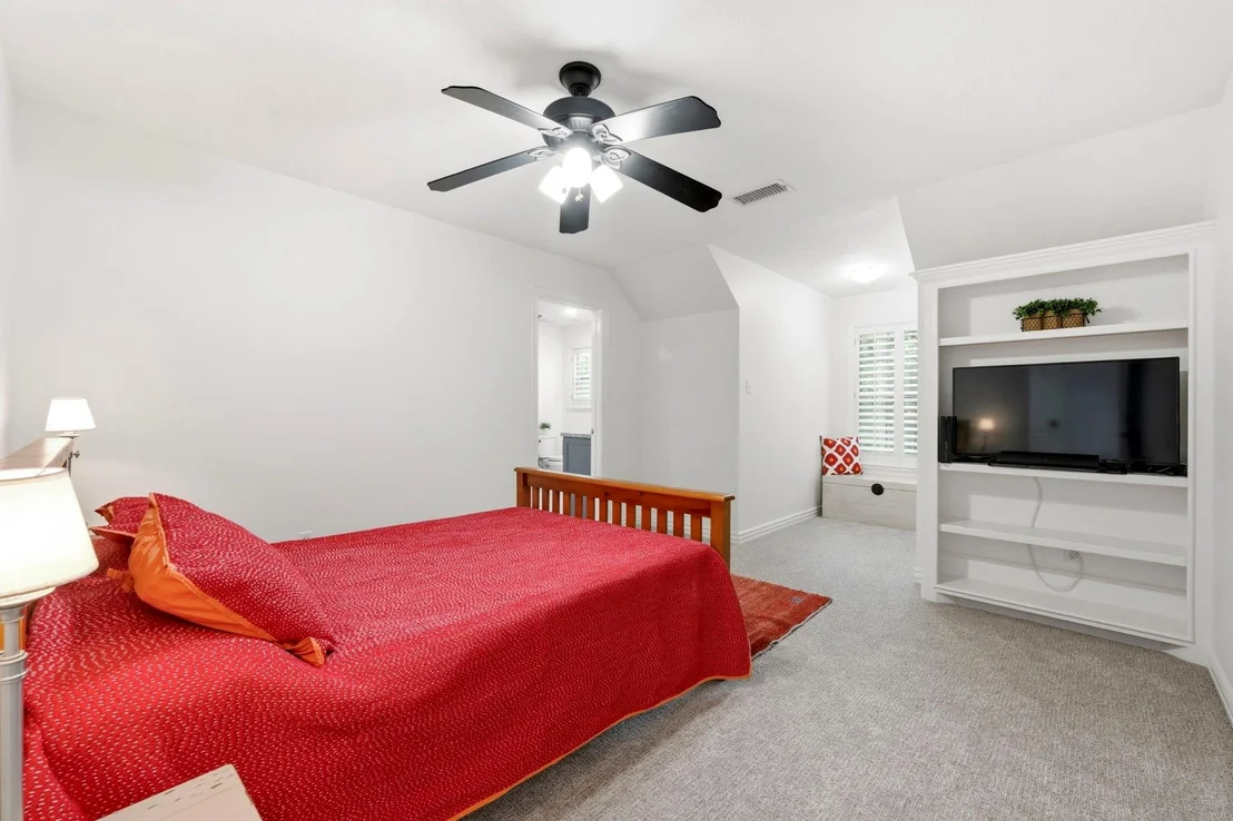 Photo of 130 E Fairbranch Circle