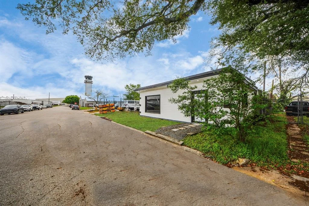 Photo of 8330 Lockheed Avenue