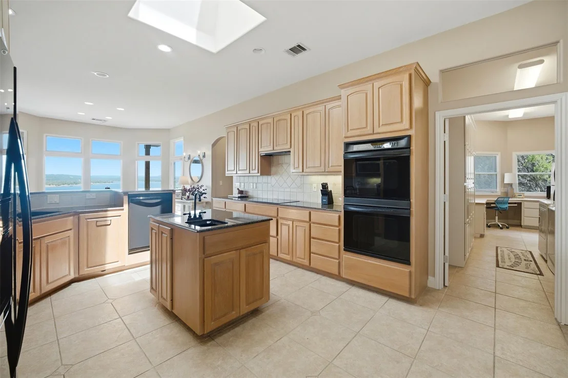 Photo of 6103 Lakeshore Drive