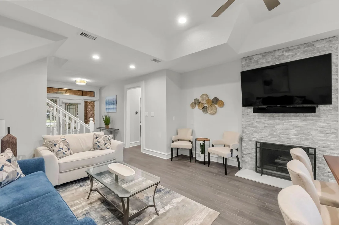 Photo of 122 E Placid Hill Circle