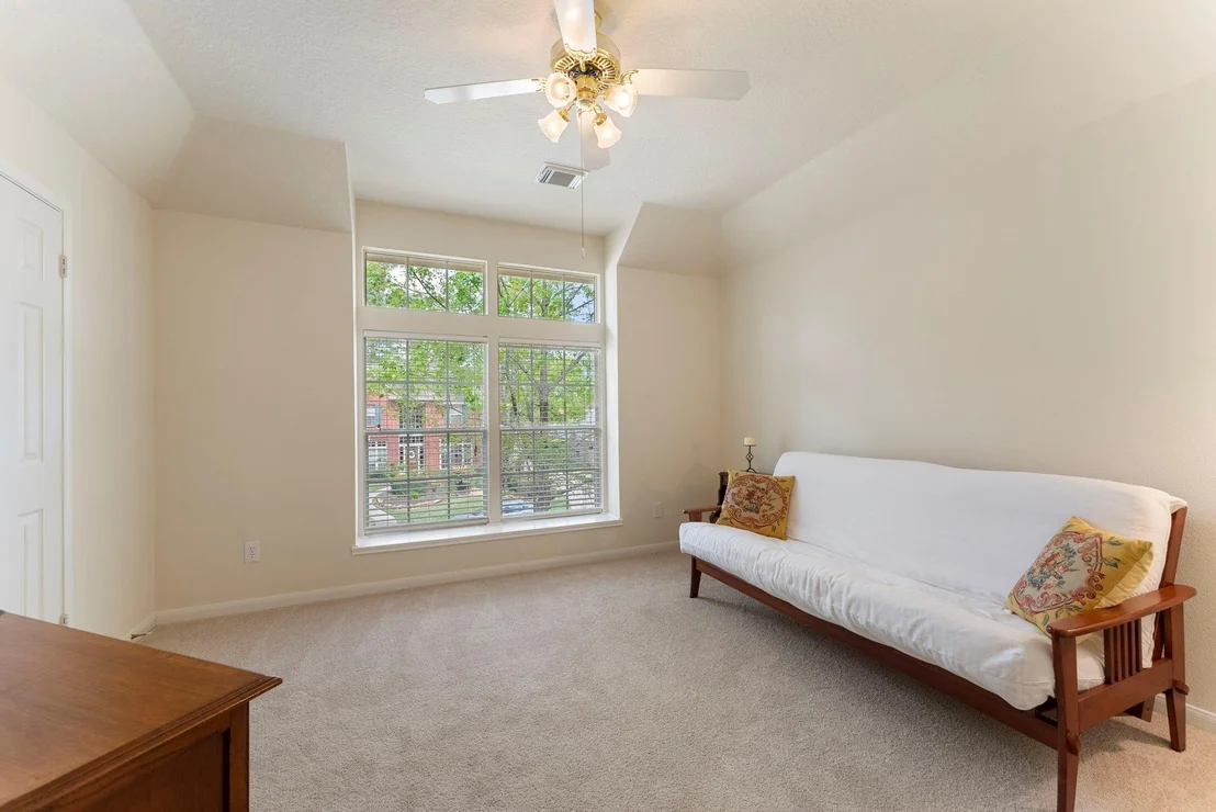 Photo of 75 N Floral Leaf Circle