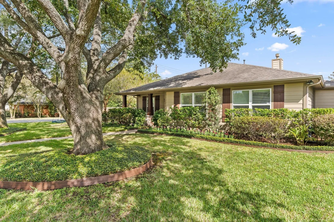 Photo of 1858 Chantilly Lane