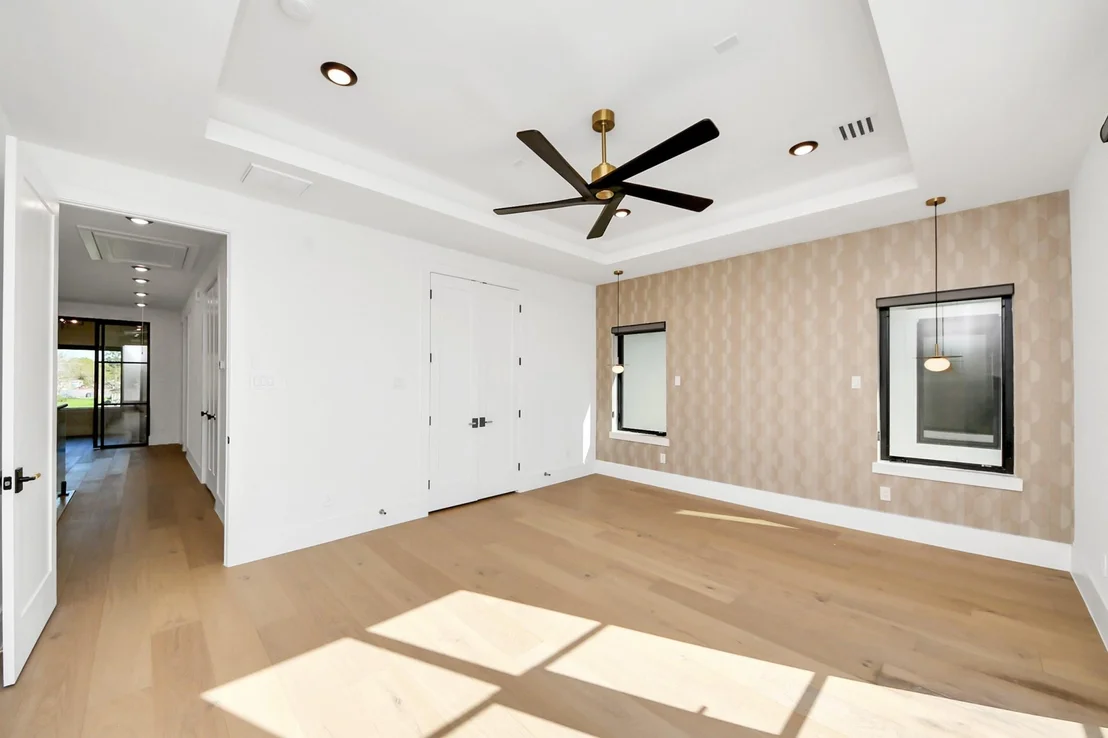 Photo of 615 Rolling Oaks