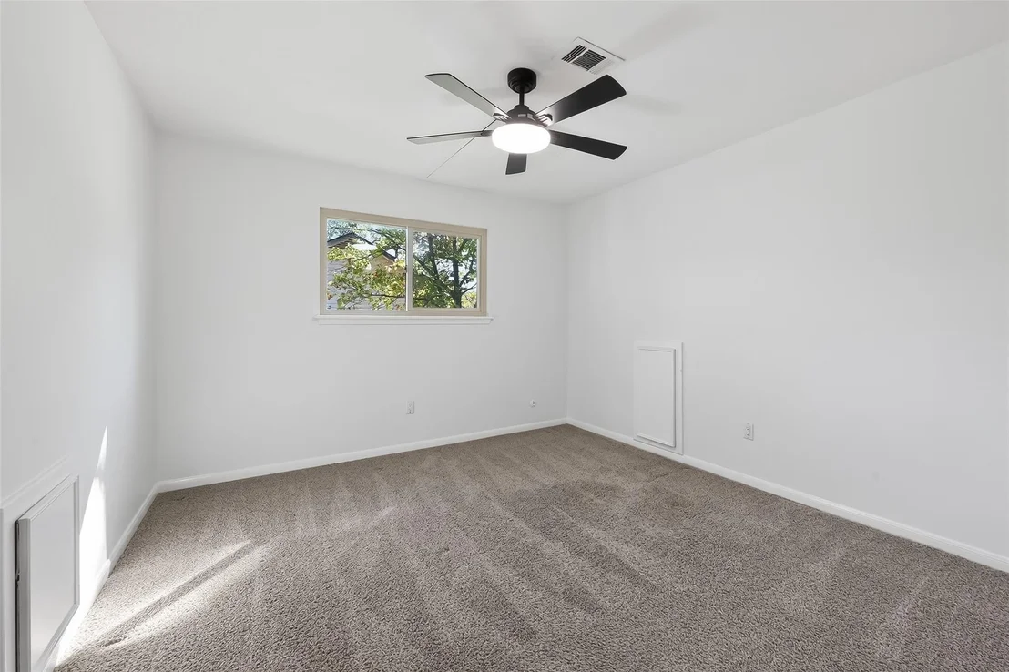 Photo of 13202 Lakecrest Drive