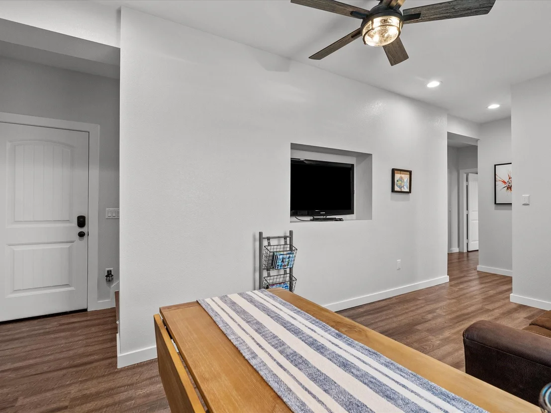 Photo of 822 W 2nd Street