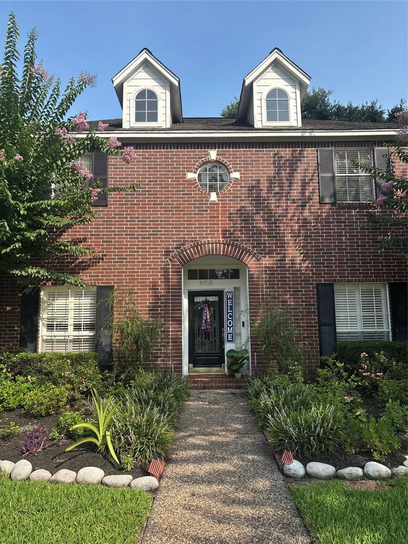 Photo of 8915 Herts Road