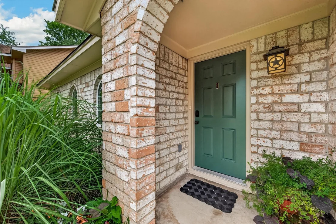 Photo of 9618 Springmont Drive