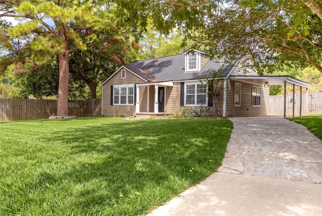 Photo of 906 W First Street