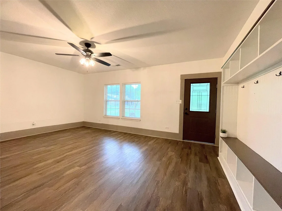 Photo of 210 W Crescent Drive