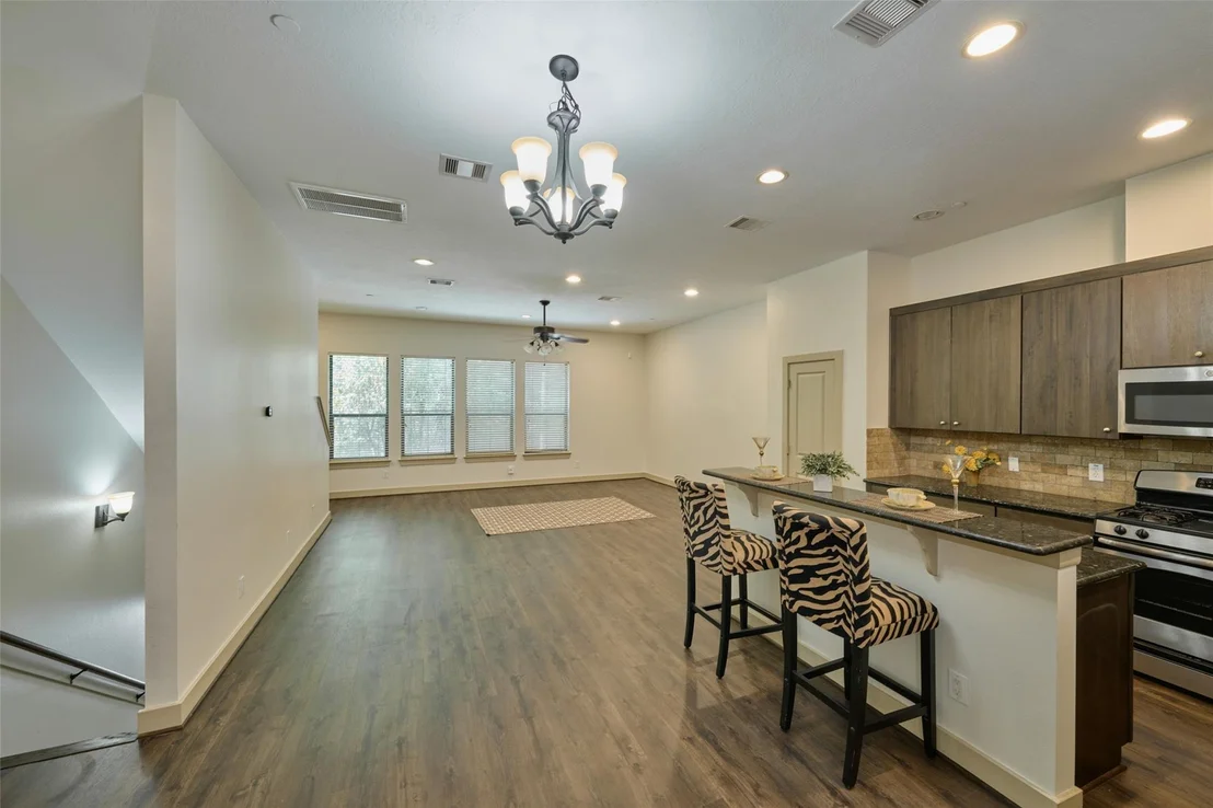Photo of Unit E at 2422 Navigation Boulevard