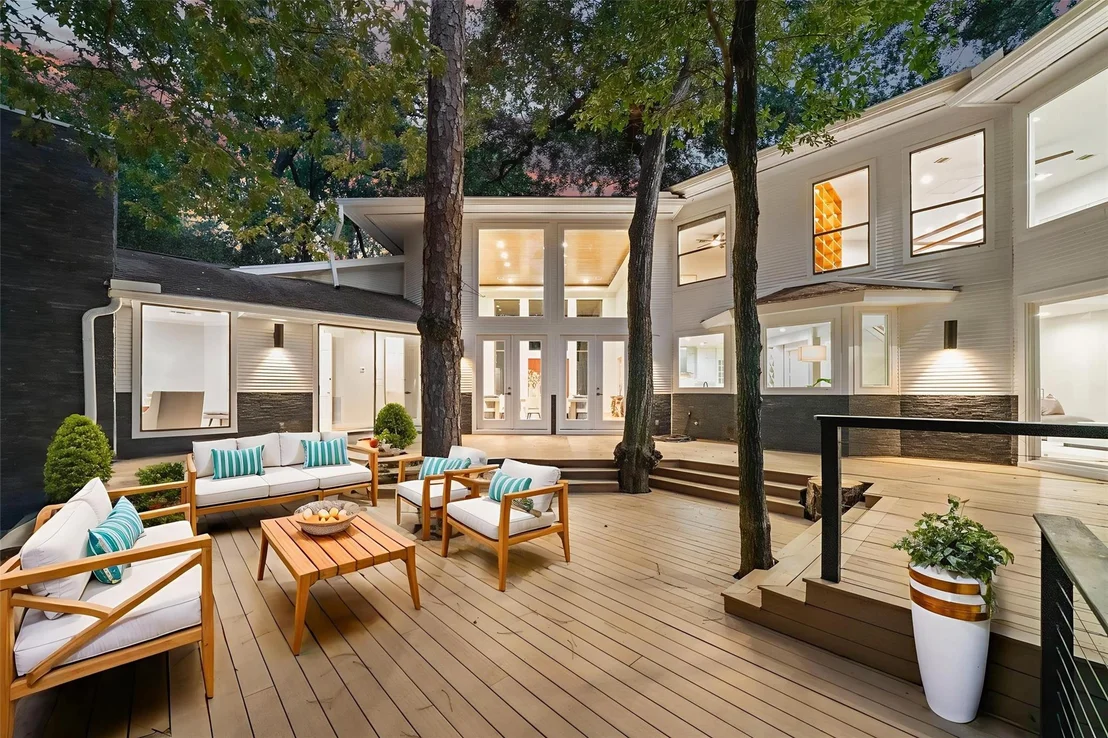 Photo of 102 Lakeside Oaks Drive