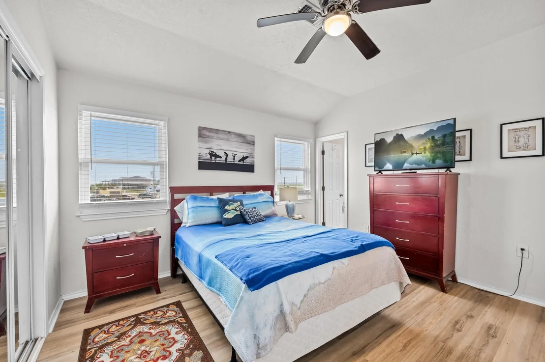 Photo of 125 Bay Avenue