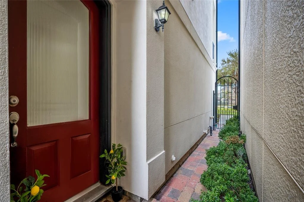 Photo of 10913 Upland Park