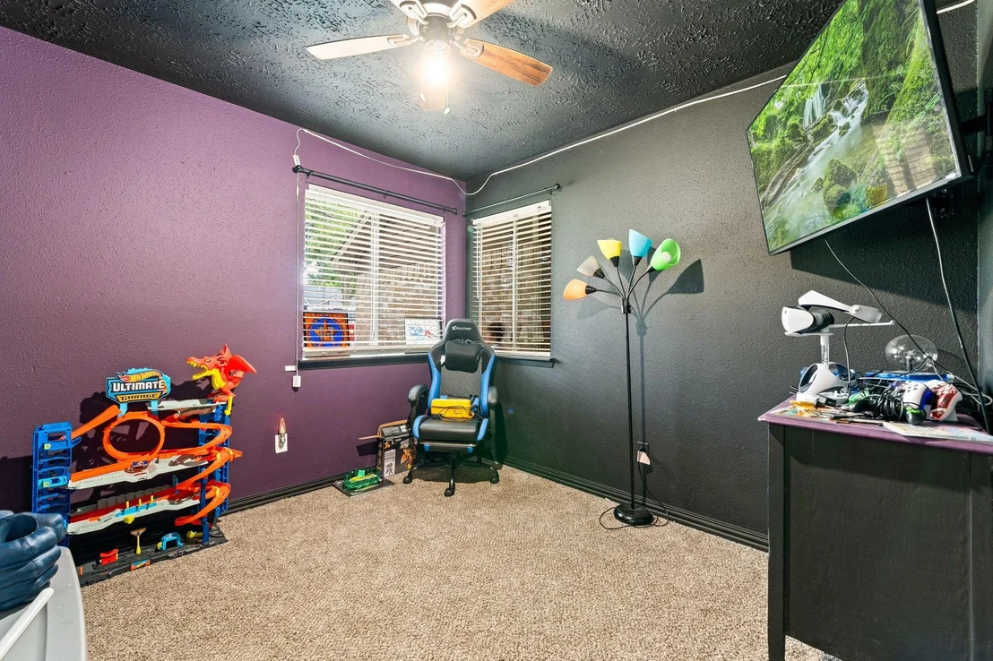 Photo of 327 Brompton Court