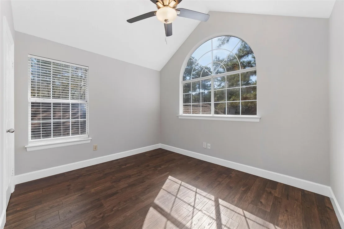 Photo of 183 N Village Knoll Circle