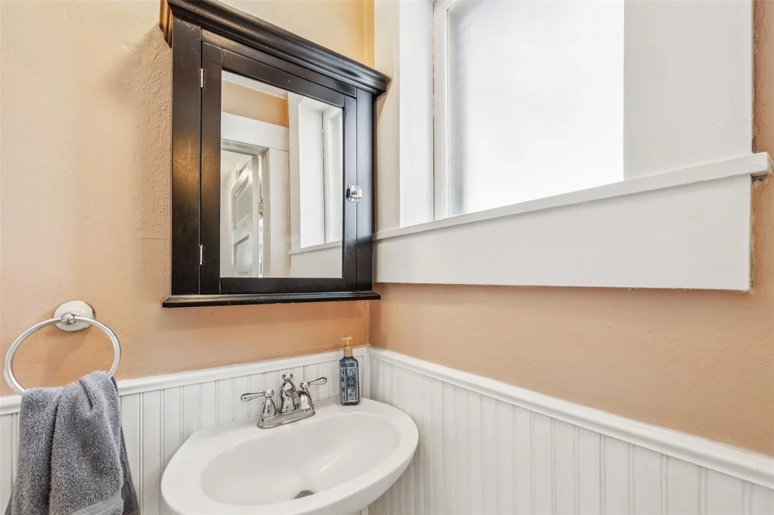 Photo of 1004 Mitchell Street