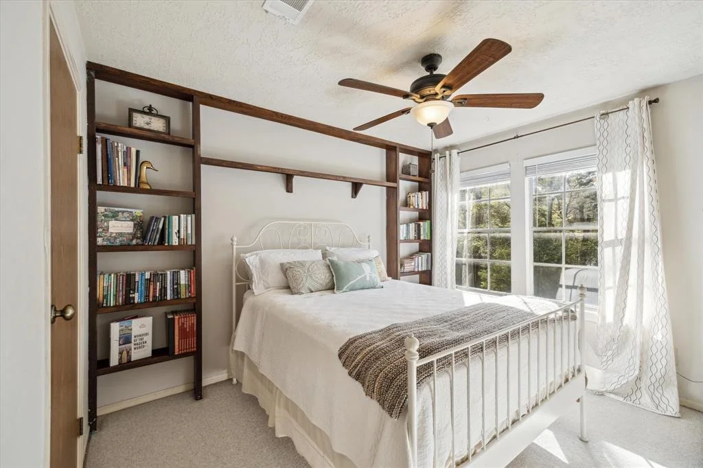 Photo of 33 Hickory Oak Drive