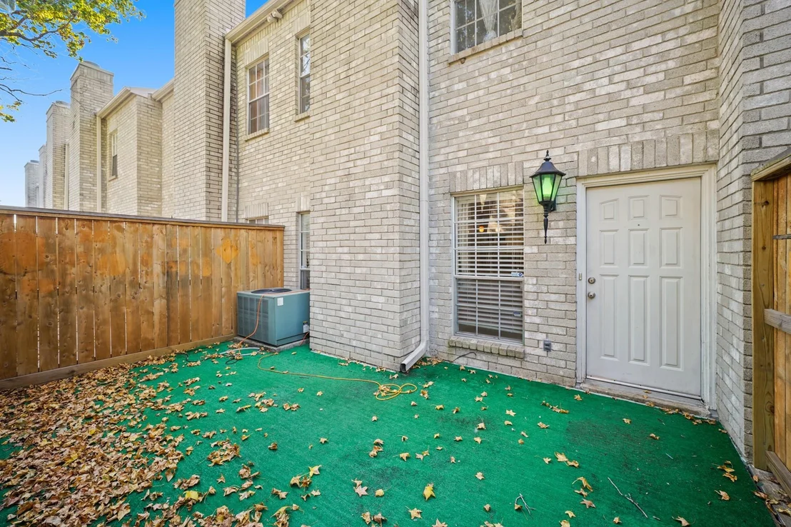 Photo of Unit 306 at 3780 Tanglewilde Street