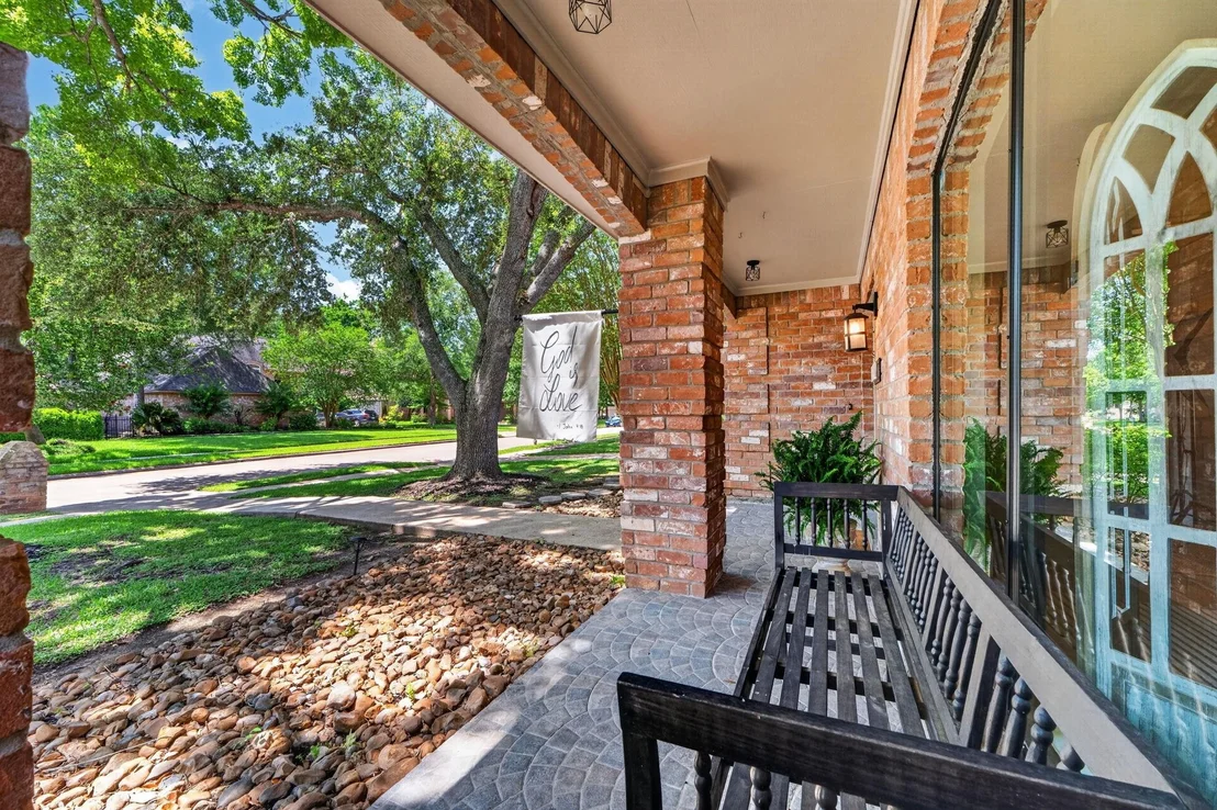 Photo of 1602 S Hearthside Drive