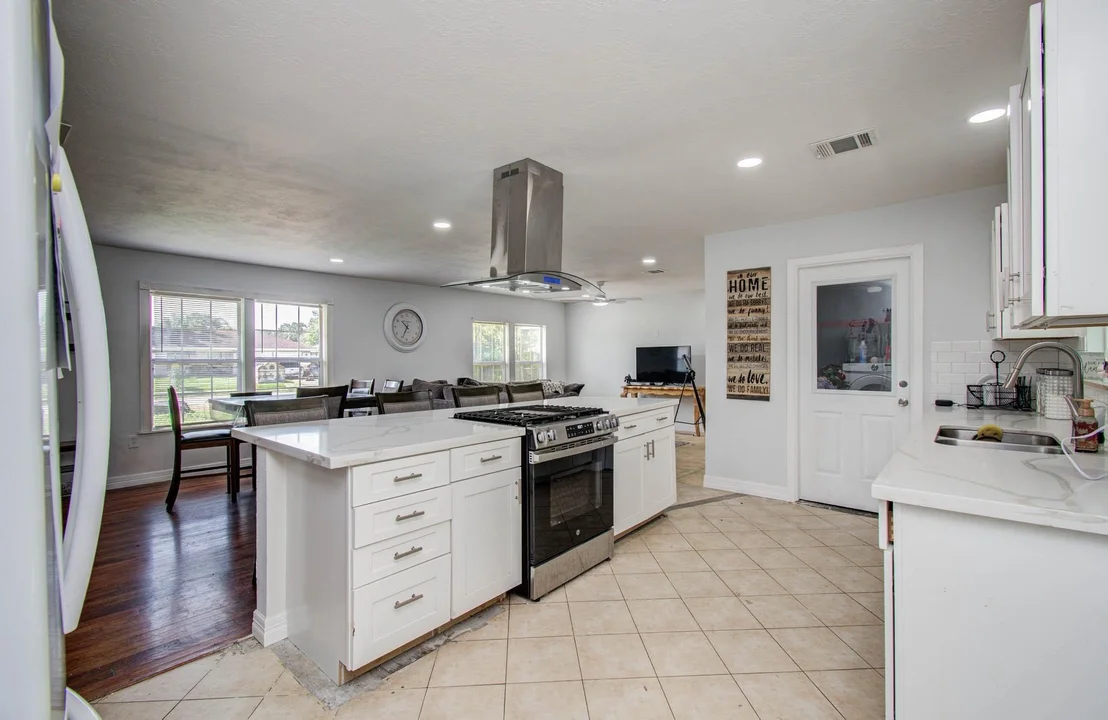 Photo of 6827 Kingsway Drive