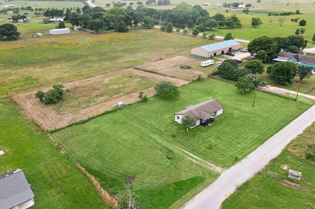 Photo of 893 Long Bow Road