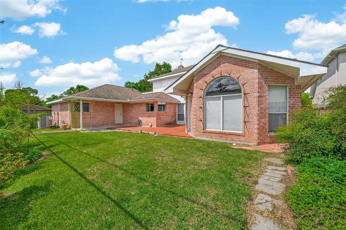 Photo of 5437 Loch Lomond Drive