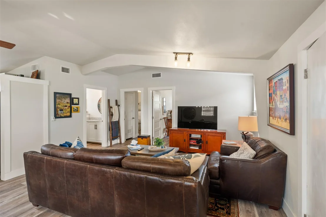 Photo of 1402 County Road 243