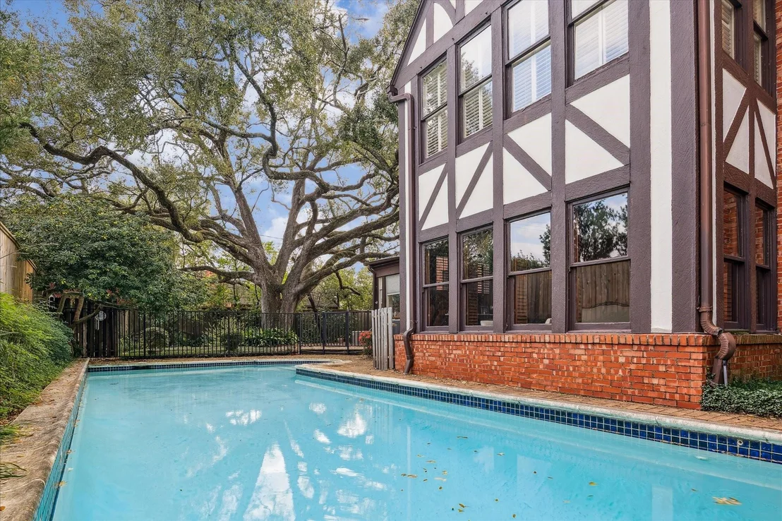 Photo of 2345 Blue Bonnet Boulevard