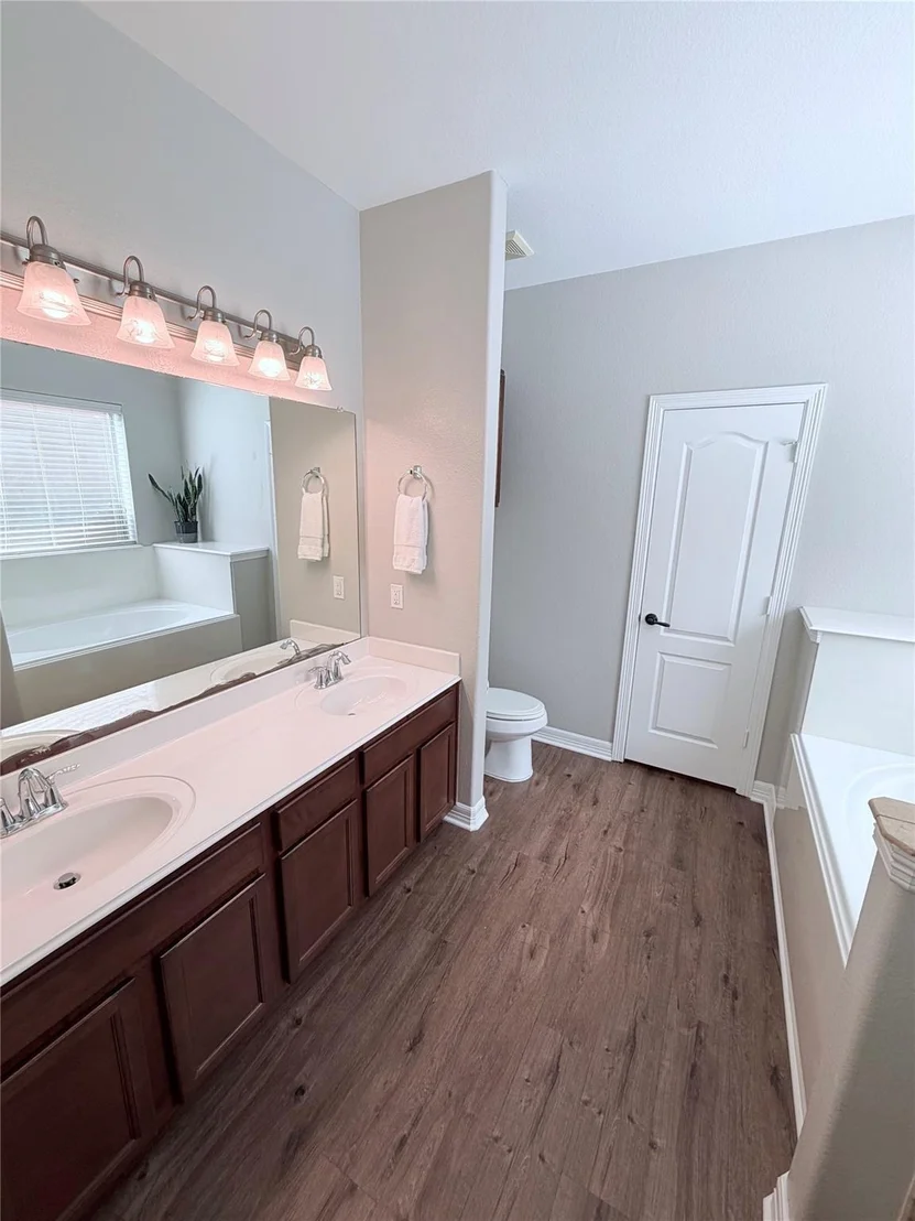 Photo of 1721 Round Oak Lane