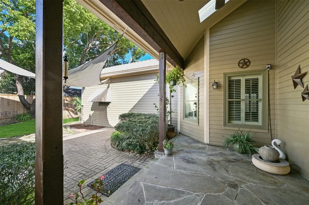 Photo of 3738 Blue Bonnet Boulevard