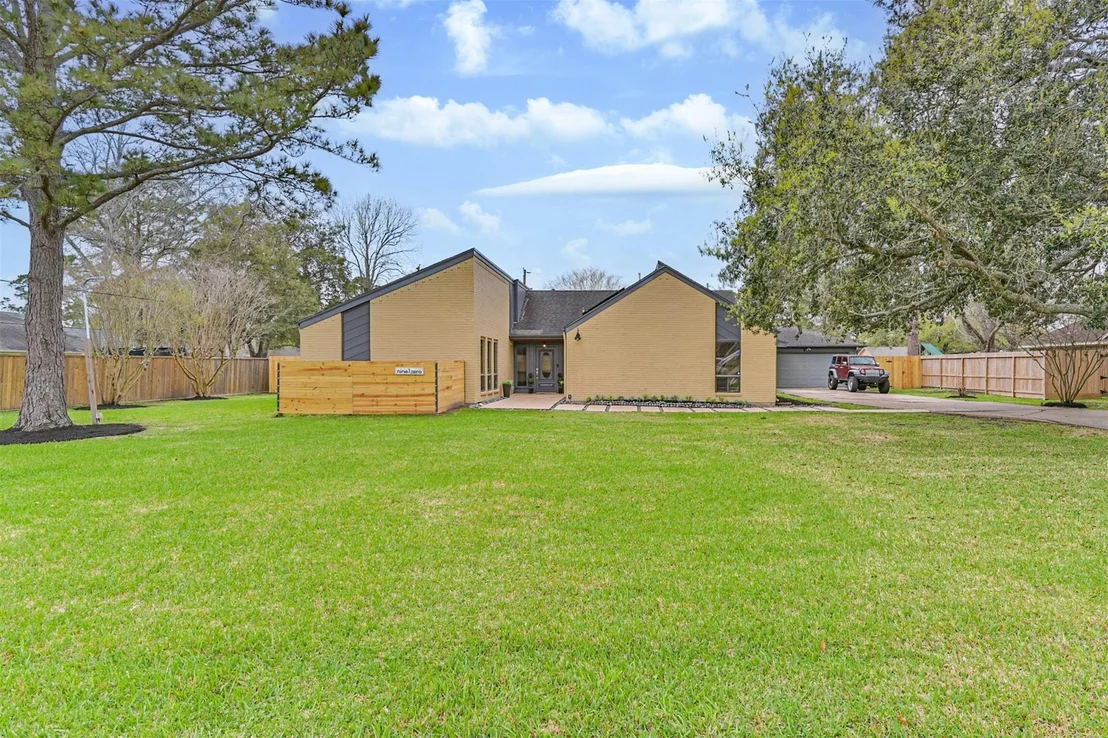 Photo of 910 Evergreen Drive