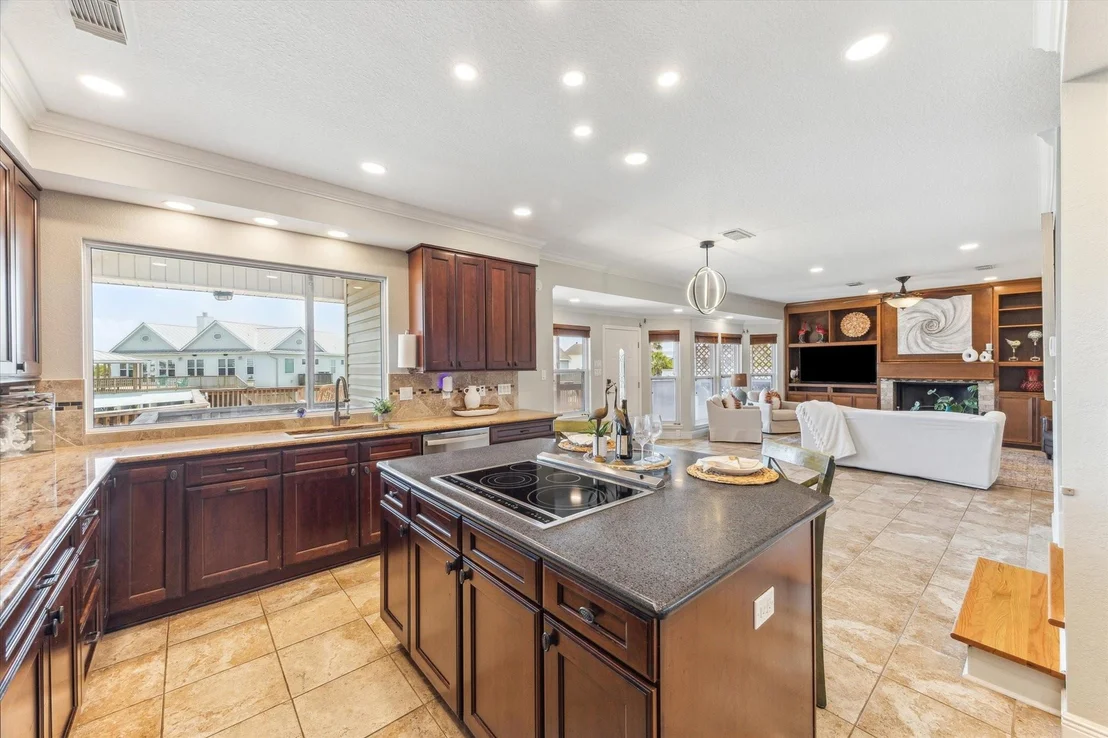 Photo of 1339 Outrigger