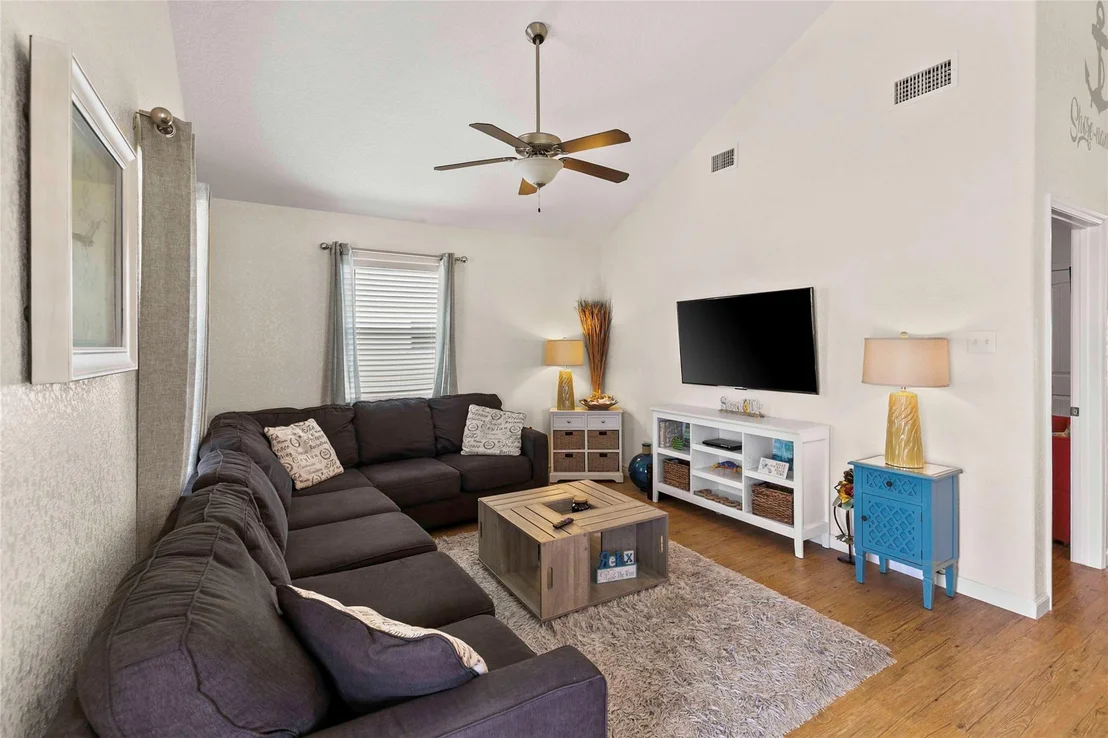 Photo of 757 Bluewater Highway