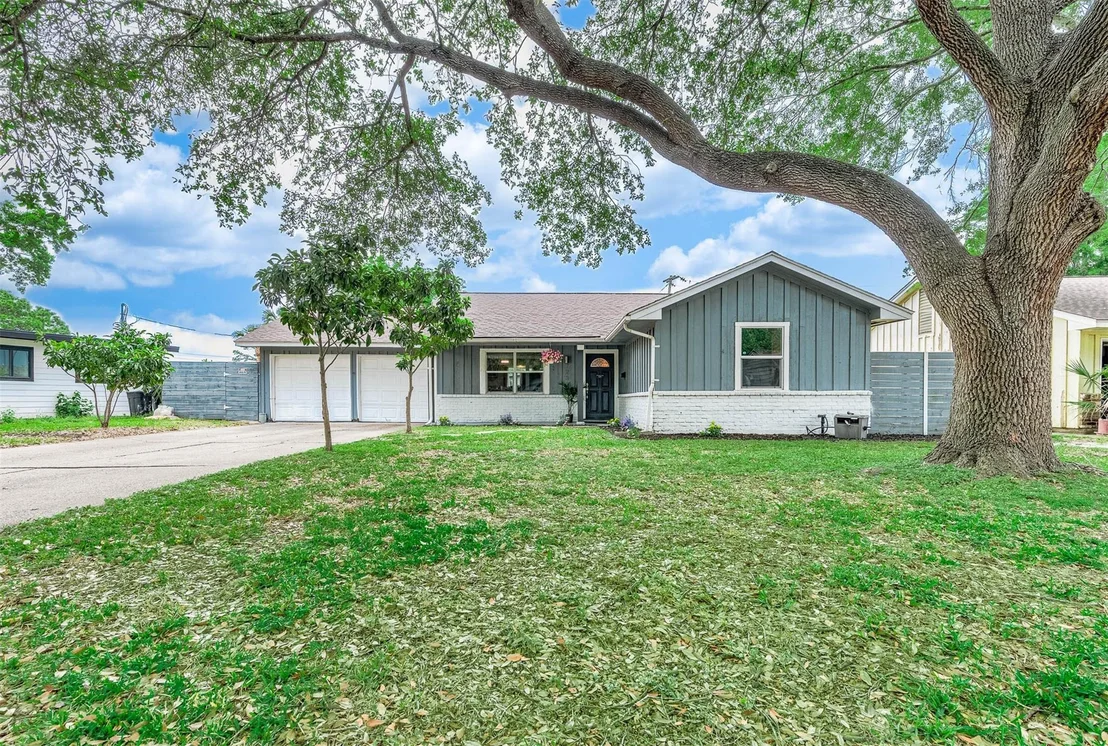 Photo of 7230 Edgemoor Drive
