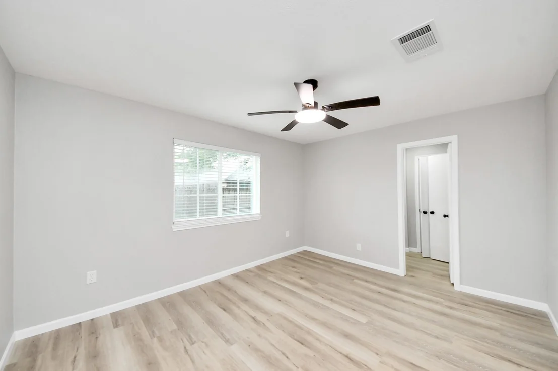 Photo of 5212 Willowview Drive