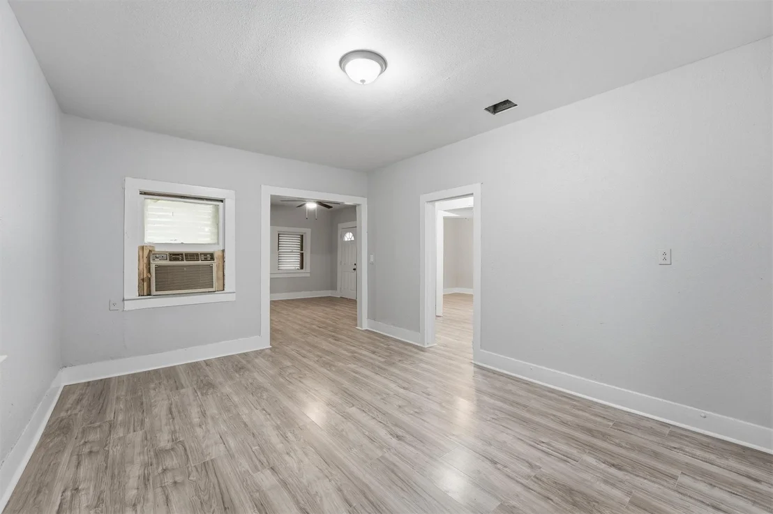 Photo of 811 W Broad Street