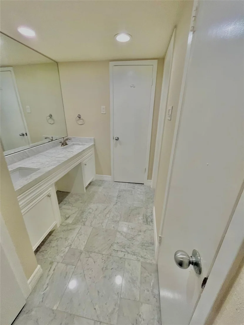 Photo of Unit 85 at 7575 Katy Freeway