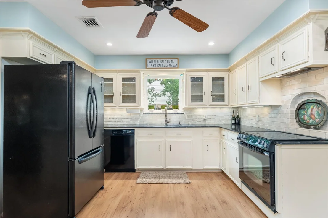 Photo of 5606 Foresthaven Drive