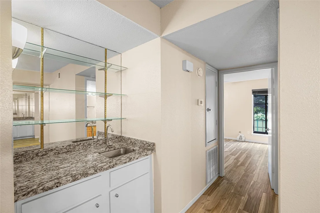 Photo of Unit 4 at 1818 Augusta Drive