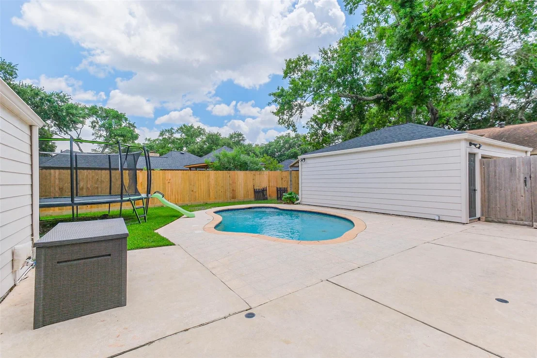 Photo of 11931 Riverview Drive