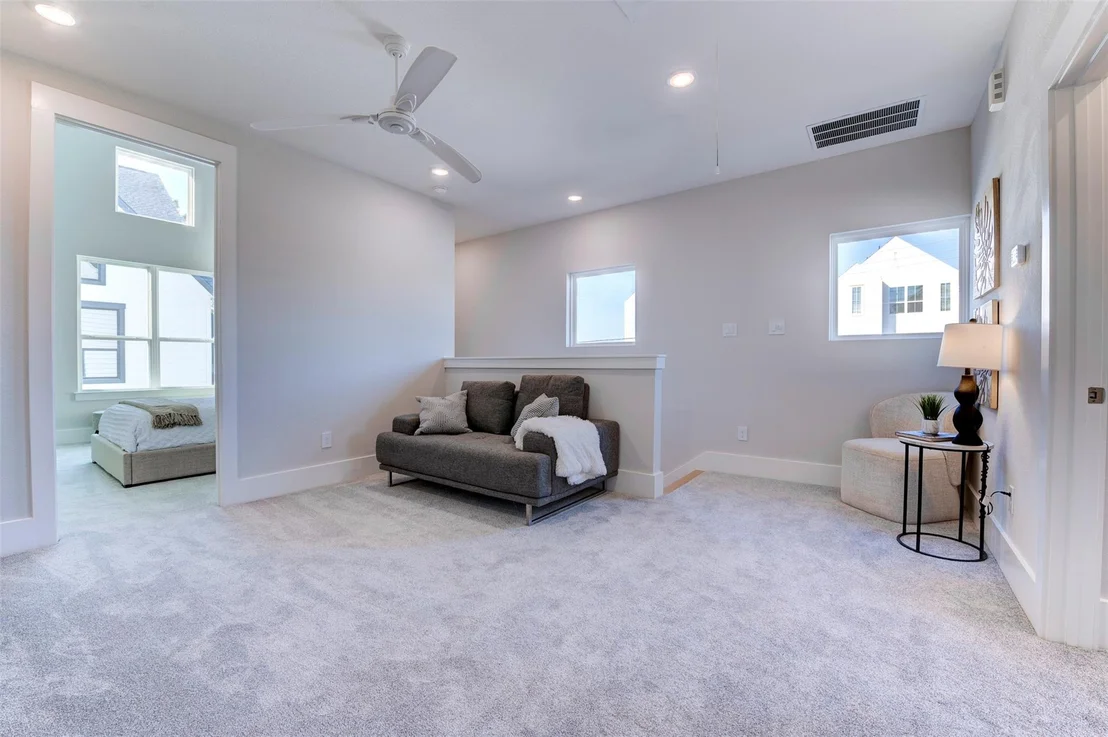 Photo of 5128 Rosslyn Road