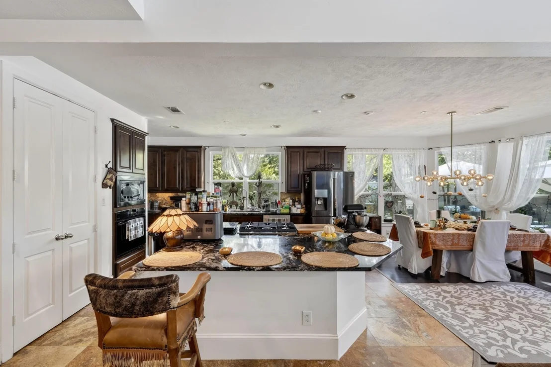 Photo of 335 Voss Road