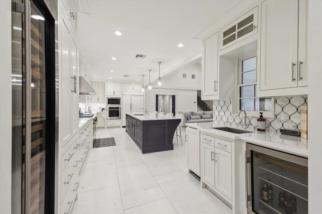 Photo of 1702 South Boulevard