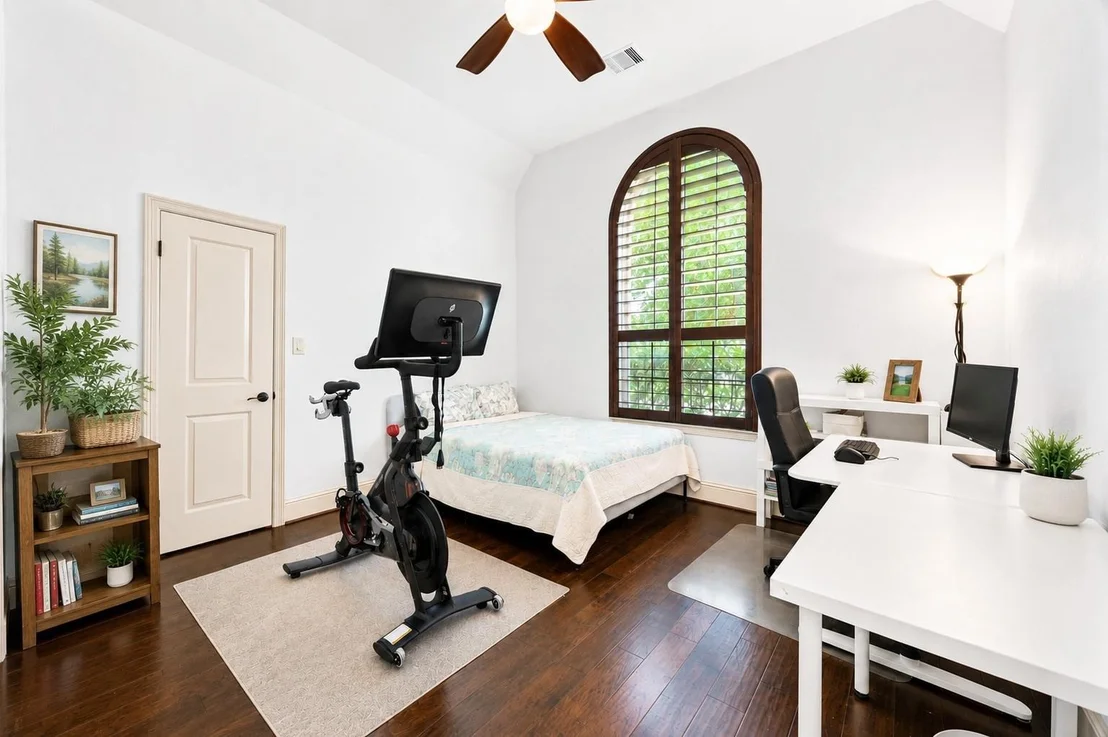 Photo of 10 Cottage Glen Lane