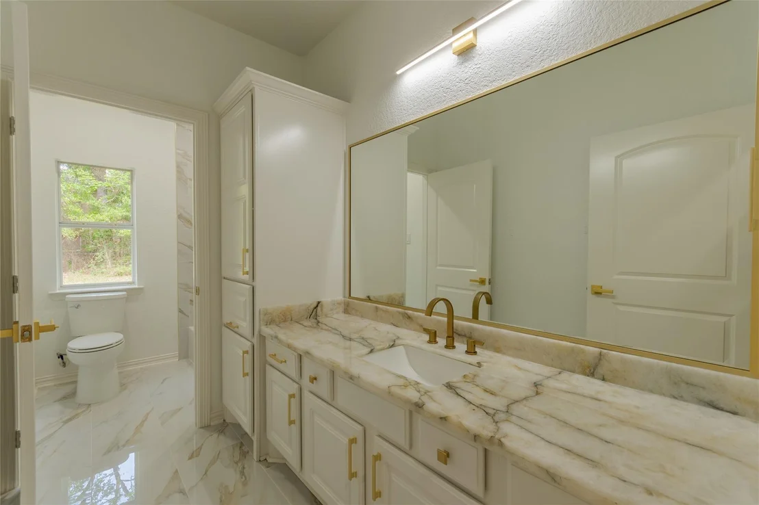 Photo of 1608 Southern Oaks Drive