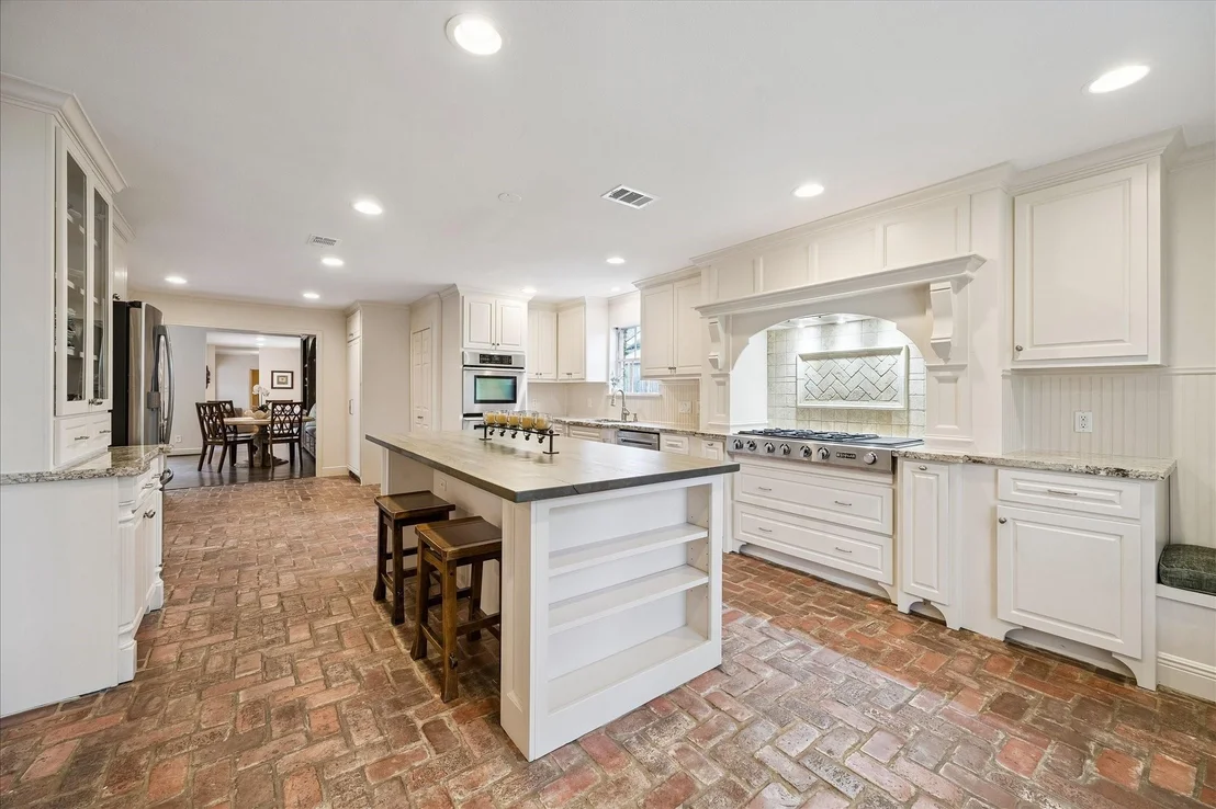 Photo of 6143 Chevy Chase Drive