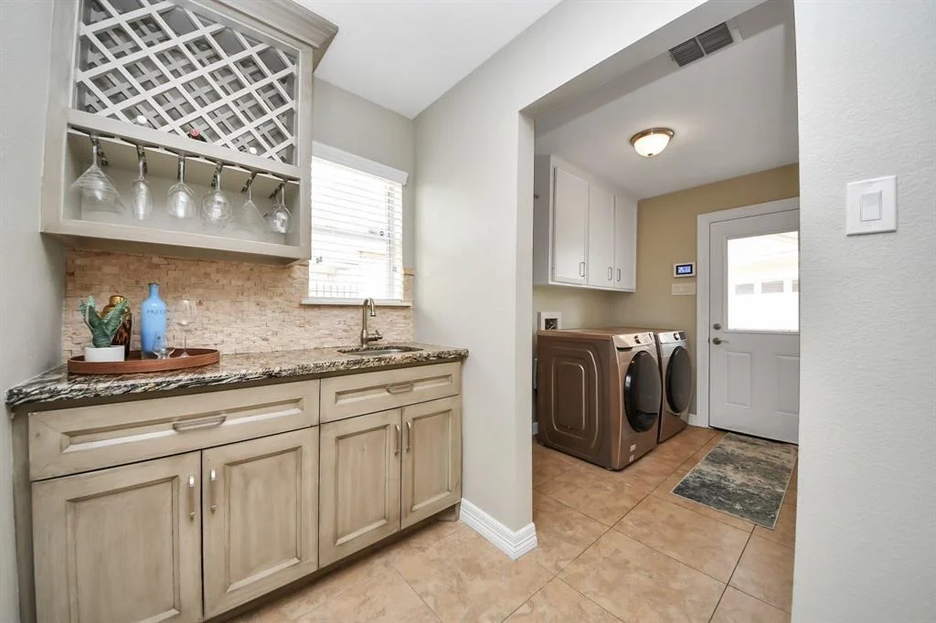 Photo of 415 Lakeside Estates Drive
