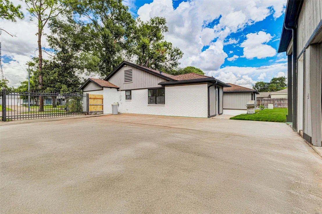 Photo of 9923 Emnora Lane