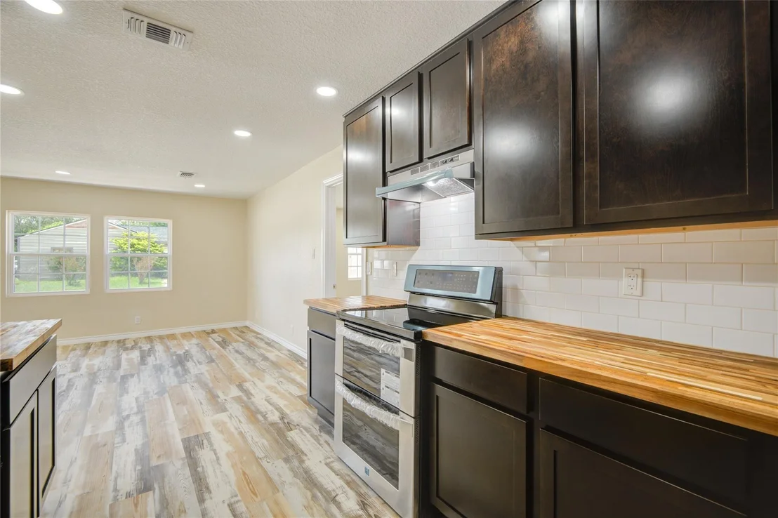 Photo of 826 W 12th Street