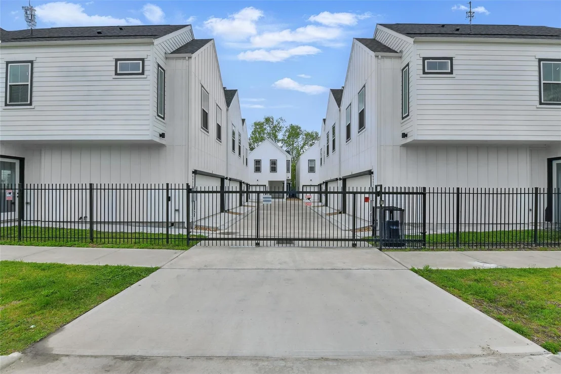 Photo of Unit C at 9902 Clark Road